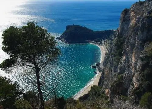 Varigotti-Noli Courtesy: RivieradeiBambini.it