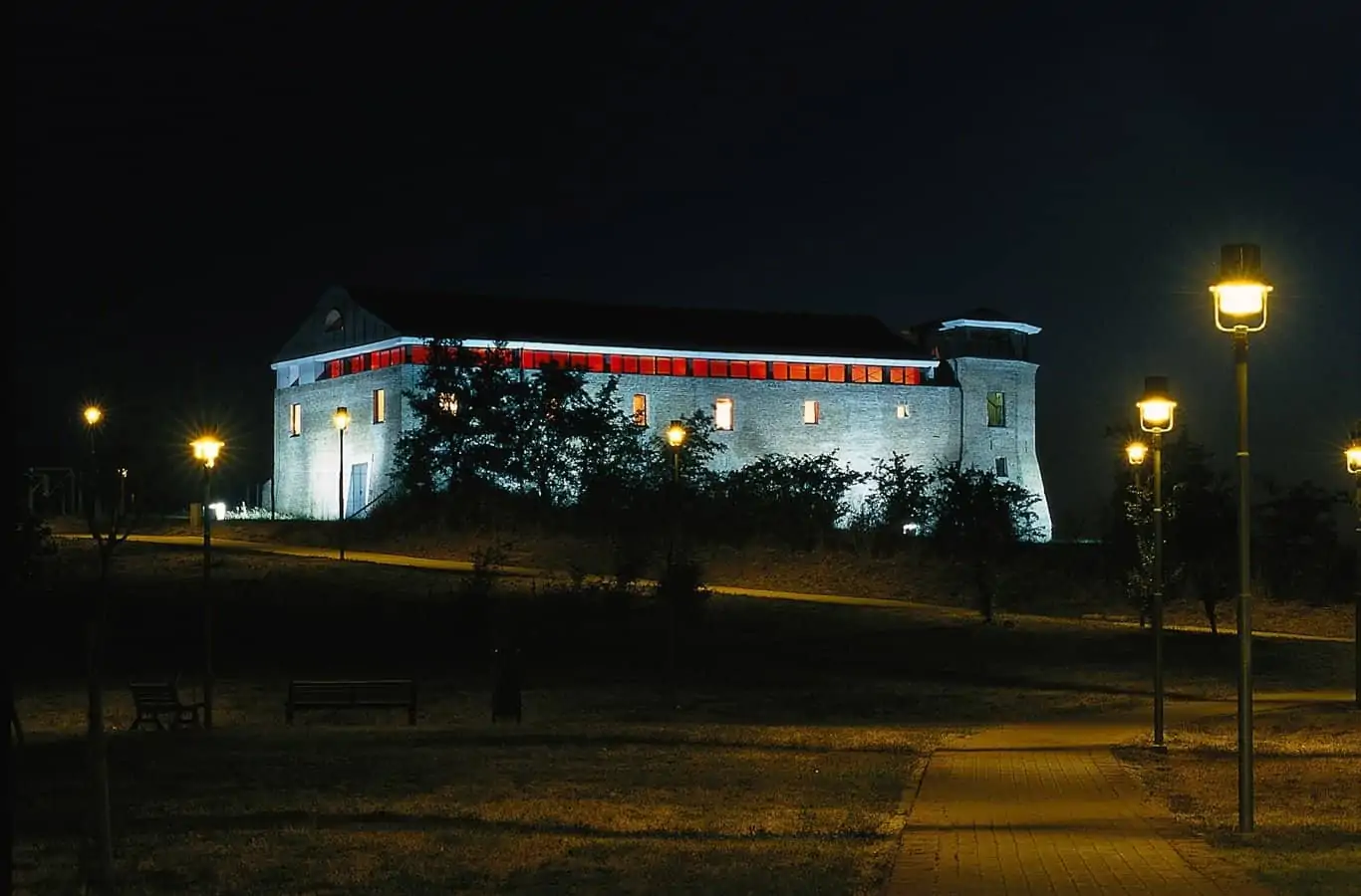 il Castello degli Angolanti mostra il Castello degli Angolanti sulle colline di Riccione