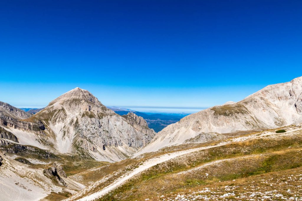 vacanza sul gran sasso in estate Gran Sasso Campo Imperatore panorama vette