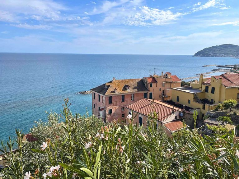 Cervo borgo romantico pi&ugrave; bello d'italia in liguria di ponente