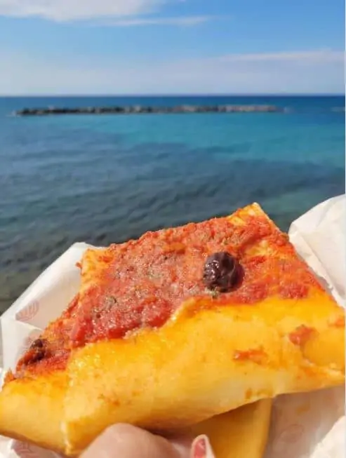 La pizza Sardenaira di Sanremo