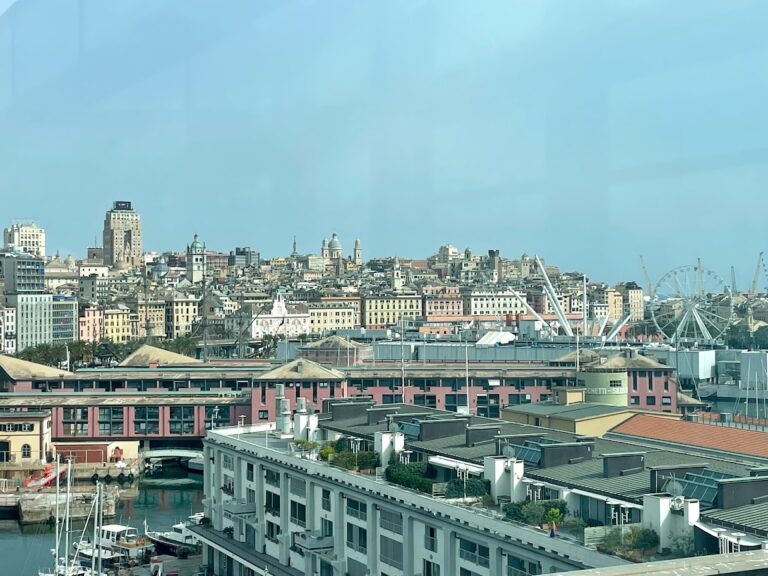 Genova centro storico dal porto antico