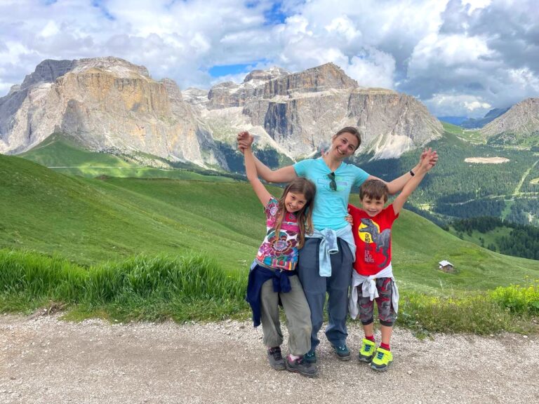 Panorama da Col Rodella sopra Campitello di Fassa con bambini