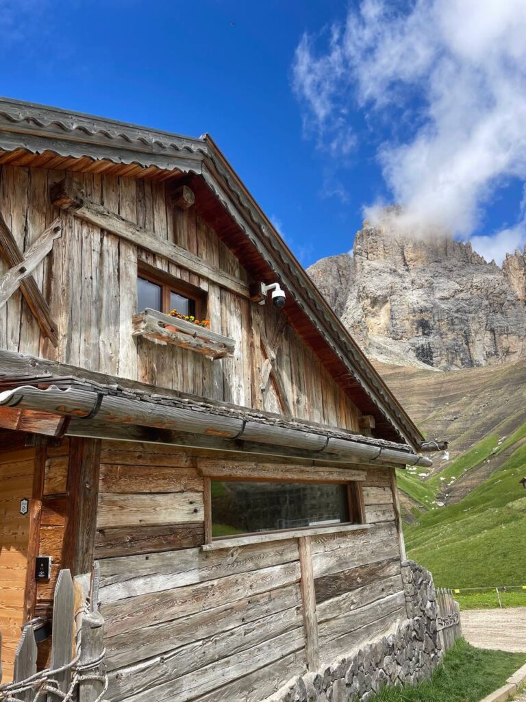 campitello di fassa escursioni
