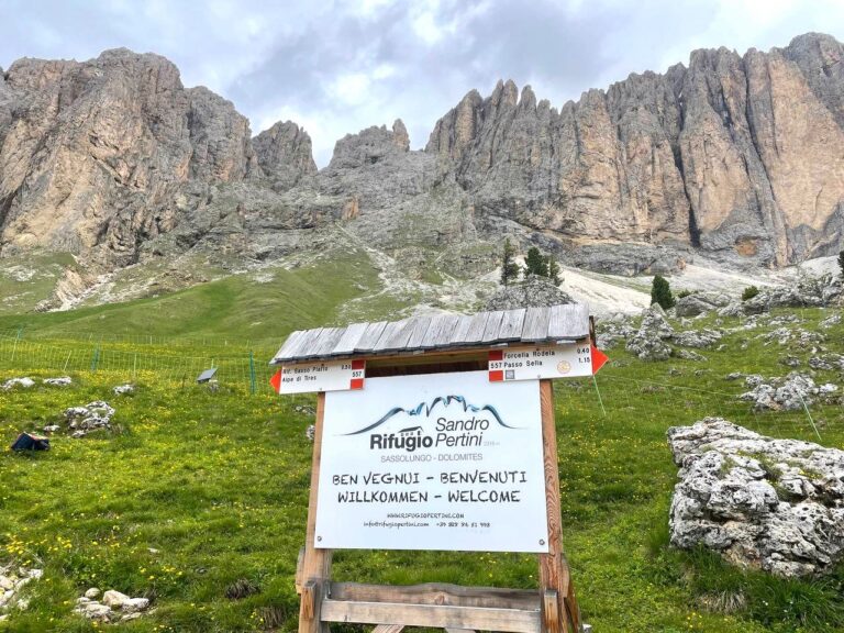 sentiero 557 Passo Sella Rifugio Pertini